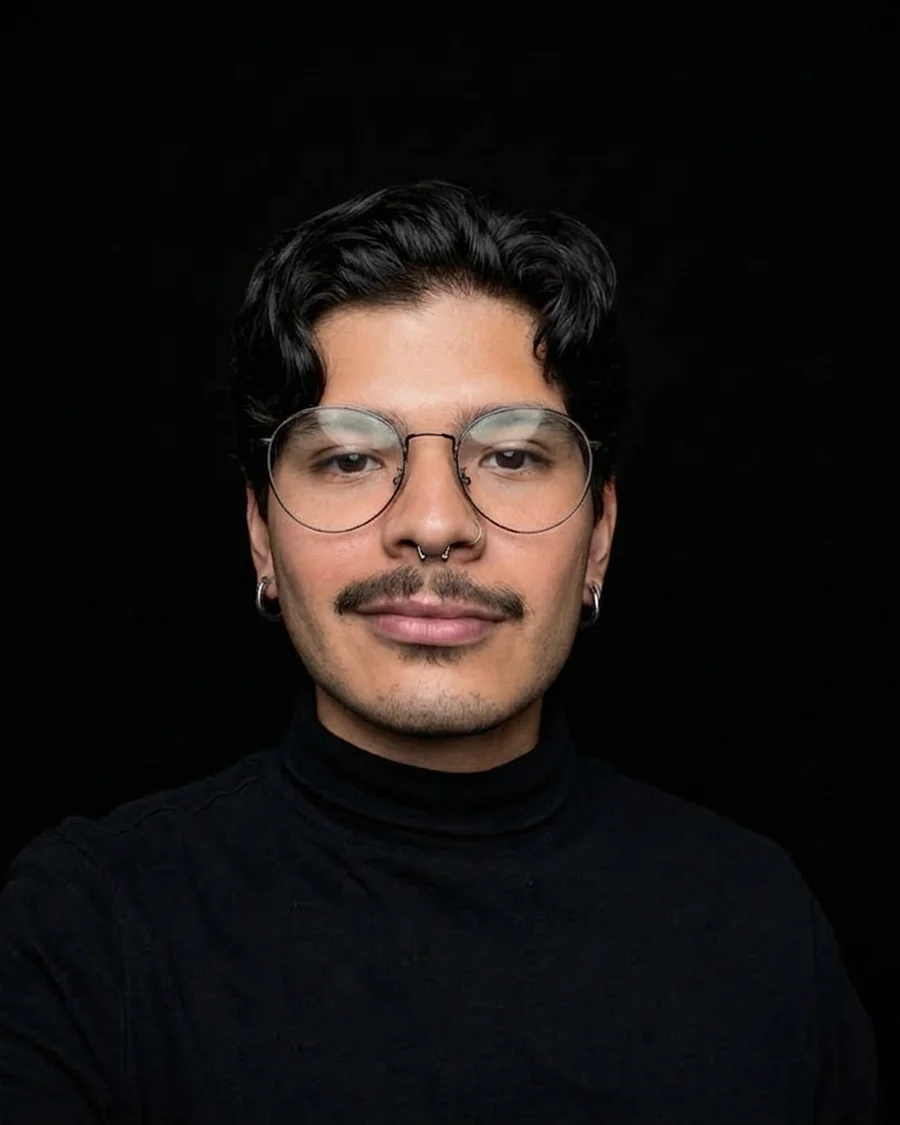 Oscar M., Diseñador Senior